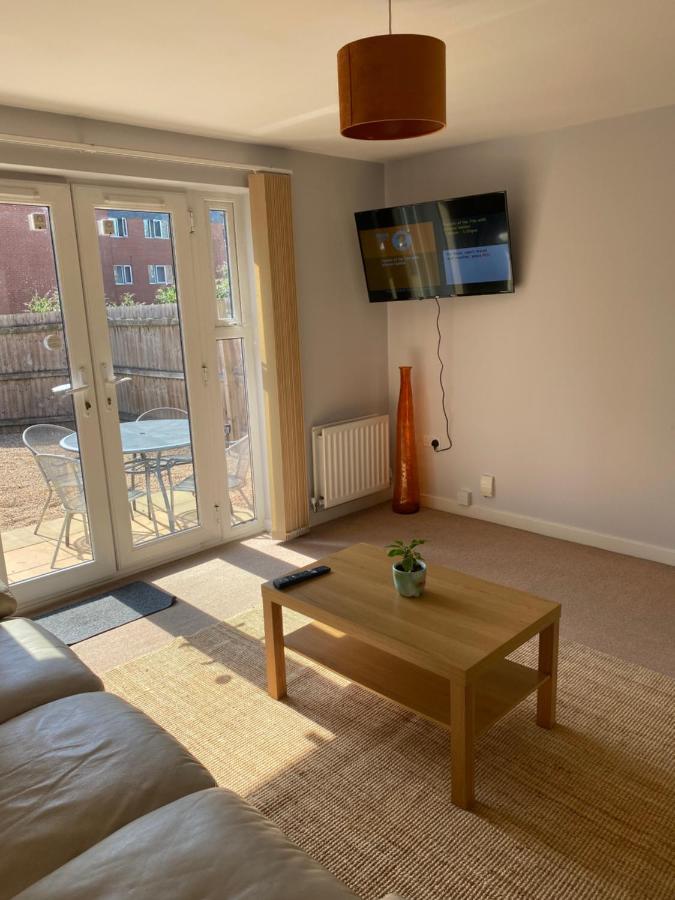 Вілла Coventry City Centre Townhouse With Private Parking Екстер'єр фото