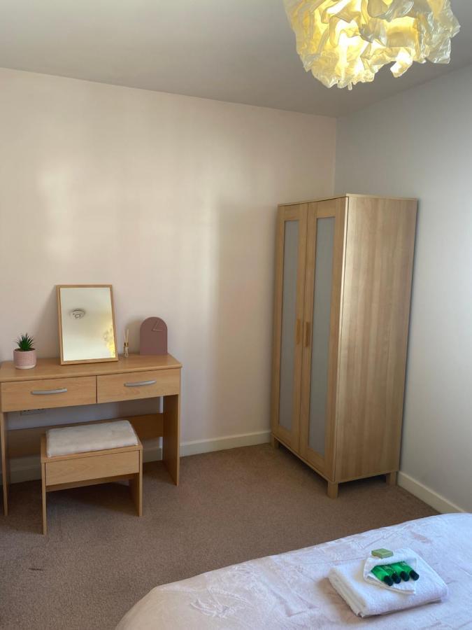 Вілла Coventry City Centre Townhouse With Private Parking Екстер'єр фото