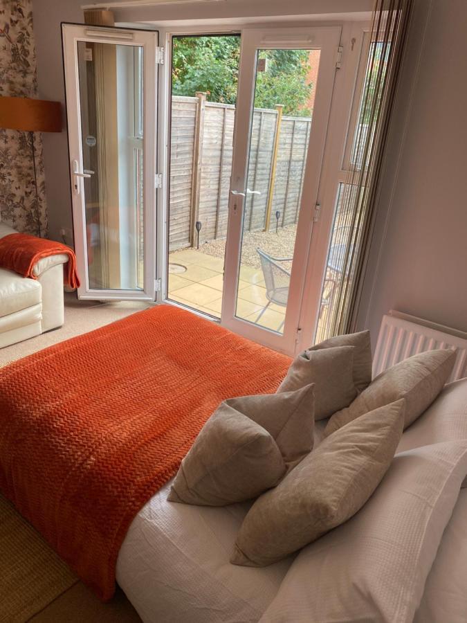 Вілла Coventry City Centre Townhouse With Private Parking Екстер'єр фото